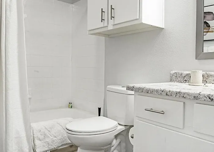 Landing Modern With Amazing Amenities Apartment